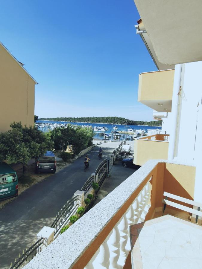 Apartmani Vukovic Rab Town Exterior photo